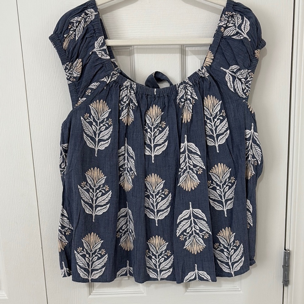 Old Navy Blue and Cream Floral Puff Sleeve Blouse